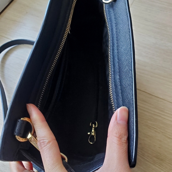 Michael Kors Selma Crossbody - Picture 4 of 5